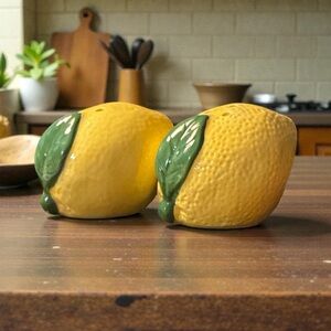 Source Unknown Yellow and Green Lemon Shakers